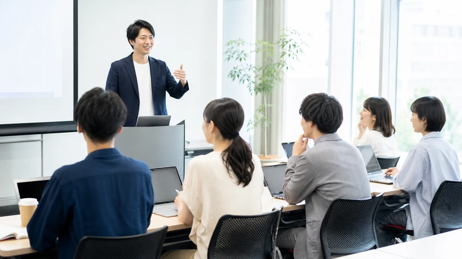 広島で生成AIの業務活用を学ぶ入門・実践セミナー